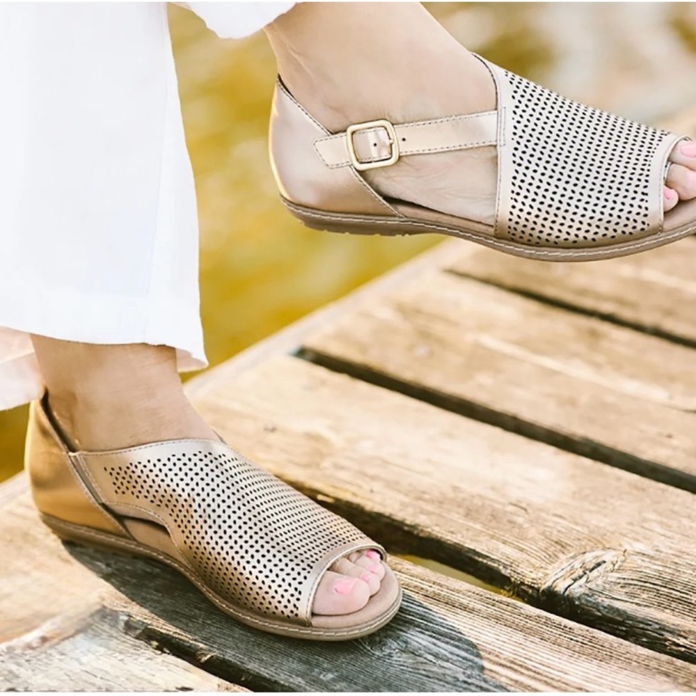 Earth Ballston Argon Metallic Leather Comfort Sandals 7.5 Wide
